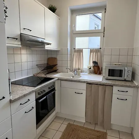 Апартаменти Neu - Innenstadtsuite Fuer 4 Mit Parkplatz Шверін