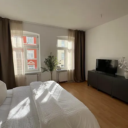 Neu - Innenstadtsuite Fuer 4 Mit Parkplatz Apartman