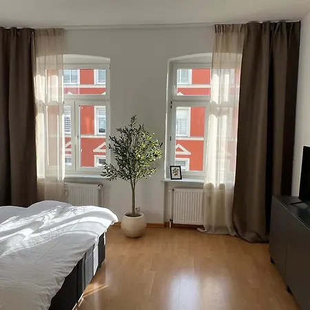 Neu - Innenstadtsuite Fuer 4 Mit Parkplatz * Schwerin