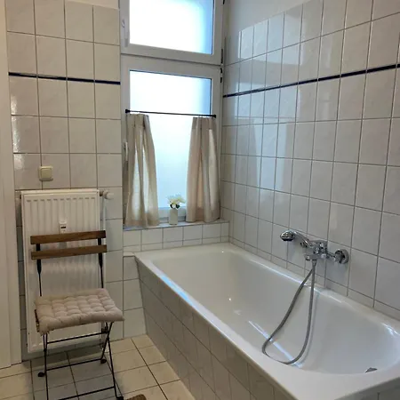 Neu - Innenstadtsuite Fuer 4 Mit Parkplatz Apartment *