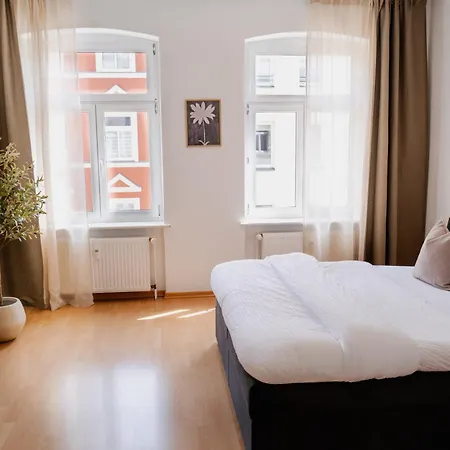 Neu - Innenstadtsuite Fuer 4 Mit Parkplatz Apartman