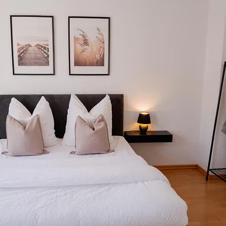 Neu - Innenstadtsuite Fuer 4 Mit Parkplatz * Schwerin