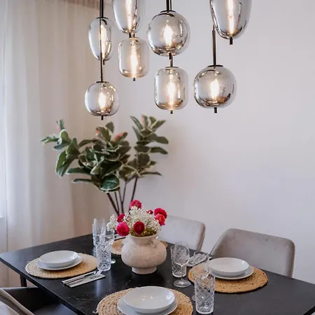 Neu - Innenstadtsuite Fuer 4 Mit Parkplatz Apartman *