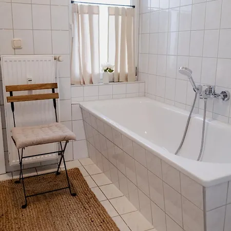 Neu - Innenstadtsuite Fuer 4 Mit Parkplatz * Schwerin