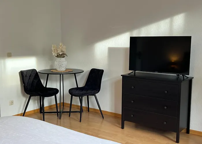 Neu - Innenstadtsuite Fuer 4 Mit Parkplatz Апартаменти